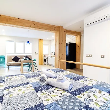 Chic Y Renovado Loft En La Playa Apartamento Valência
