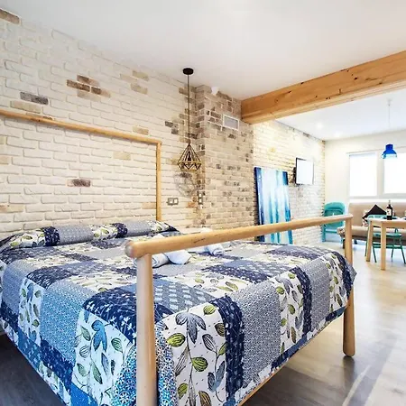Chic Y Renovado Loft En La Playa Apartamento Valência